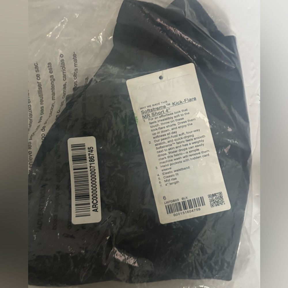 Lululemon Softstreme Kick-Flare Mid-Rise Short 4" NWT size 6 black - Picture 3 of 3